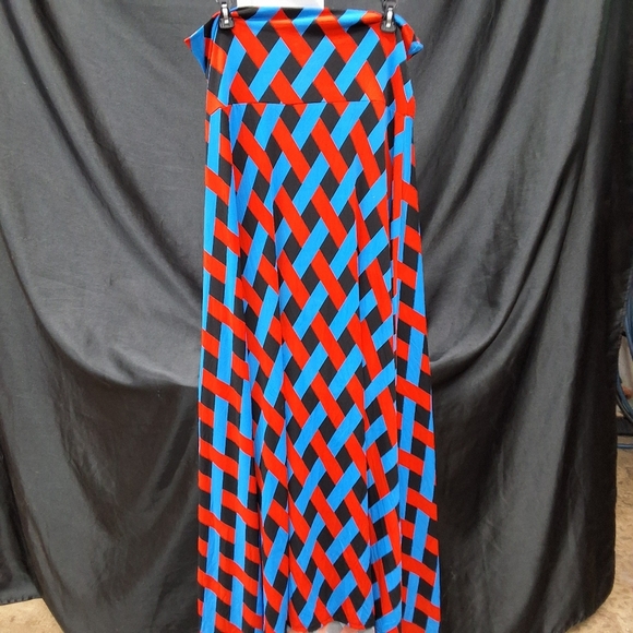 Vibrant Red and Blue Geometric Skirt - Picture 4 of 15